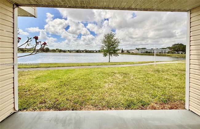 3449 NW 44th St in Lauderdale Lakes, FL - Building Photo - Building Photo