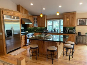 1904 Venice Dr in South Lake Tahoe, CA - Foto de edificio - Building Photo