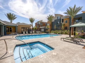 MARTIN APARTMENT HOMES in Las Vegas, NV - Building Photo - Building Photo