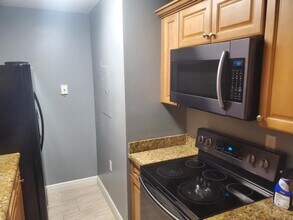 1068 N Benoist Farms Rd, Unit 204 in West Palm Beach, FL - Foto de edificio - Building Photo
