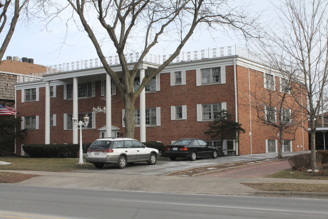 Carlson Apartments in Dekalb, IL - Building Photo