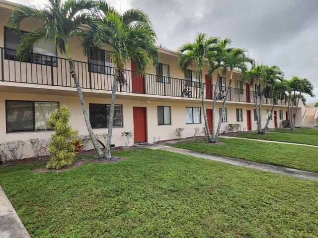 700 Nottingham Cir-Unit -B in Greenacres, FL - Foto de edificio - Building Photo