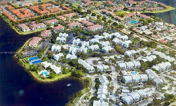 711 SW 111th Way in Pembroke Pines, FL - Building Photo - Building Photo