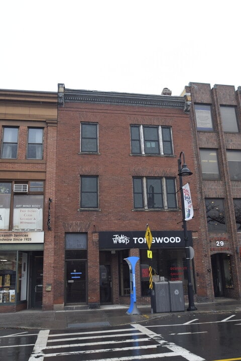 31 Harvard St, Unit 2 in Brookline, MA - Building Photo