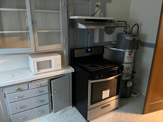 744 Carolina St, Unit Upper 1 bedroom