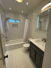 5723 San Vicente Blvd, Unit 1/2 in Los Angeles, CA - Building Photo - Building Photo