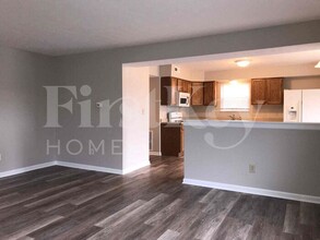 1380 Pencross Ln in Greenwood, IN - Building Photo - Building Photo