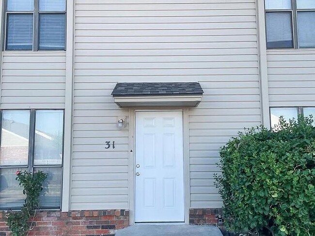property at 1901 E Lindsey St