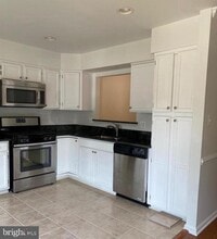 14564 Woodgate Manor Cir in Centreville, VA - Building Photo - Building Photo