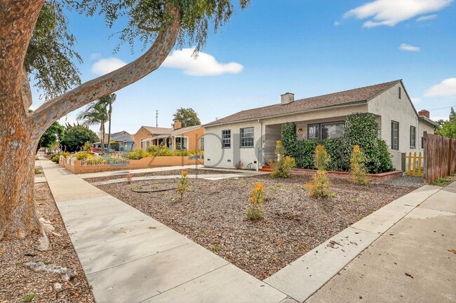 3039 Oregon Ave in Long Beach, CA - Building Photo - Building Photo