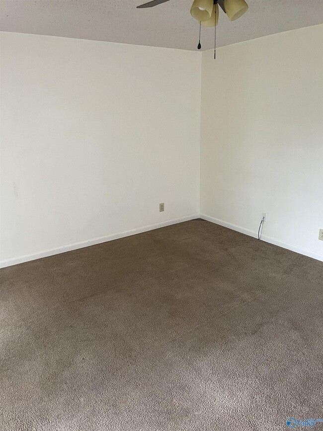 6209 Friar Tuck Dr NW in Huntsville, AL - Foto de edificio - Building Photo