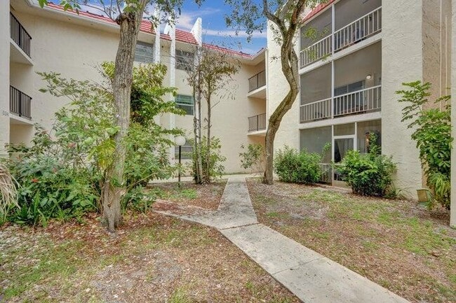 636 NW 13th St in Boca Raton, FL - Building Photo - Building Photo