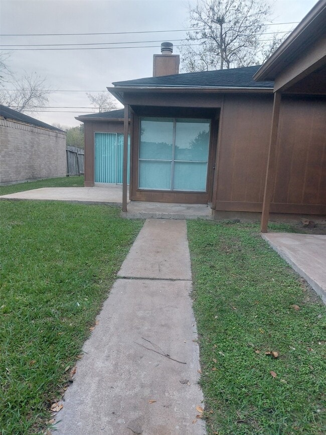 8151 Misty Ridge Ln in Houston, TX - Building Photo - Building Photo
