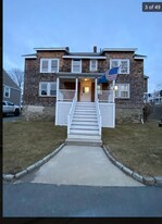22 Ryan Pl, Unit 2 Bed plus office in Swampscott, MA - Building Photo