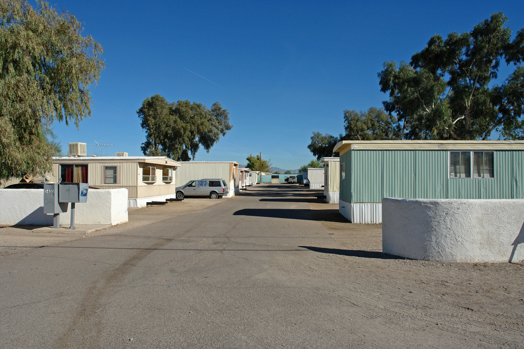 Kino Mobile Home Park in Tucson, AZ - Building Photo