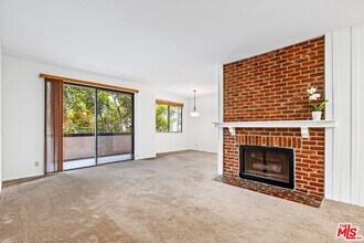 306 Bora Bora Way in Marina Del Rey, CA - Building Photo - Building Photo