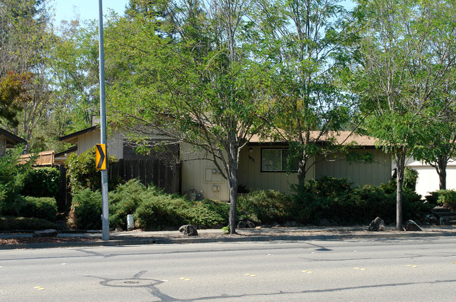 1831 Mission Blvd in Santa Rosa, CA - Building Photo - Building Photo