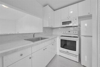 1371 NW 3rd St in Miami, FL - Foto de edificio - Building Photo