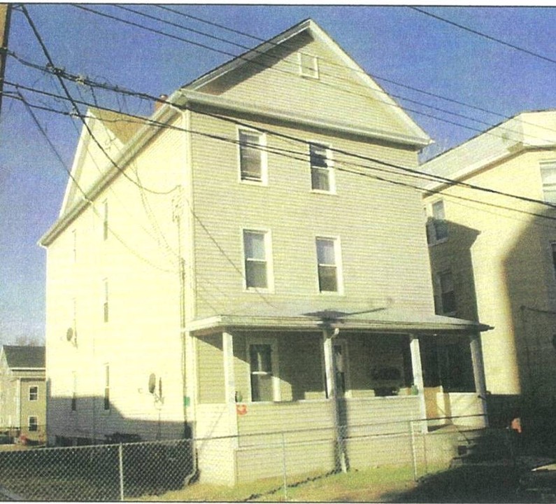 49 White St in Bridgeport, CT - Building Photo