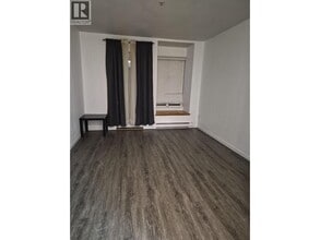 6588 Southoaks Cres in Burnaby, BC - Building Photo - Building Photo