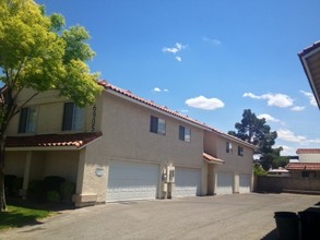 Rainbow Gardens in Las Vegas, NV - Building Photo - Building Photo