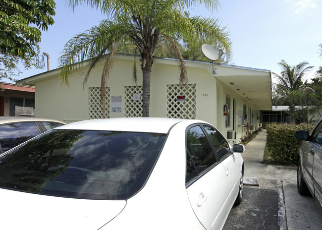 780 NE 122nd St in Miami, FL - Foto de edificio - Building Photo