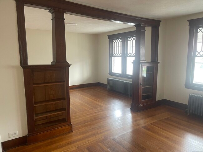 18 Levesque Ave in West Hartford, CT - Building Photo - Building Photo