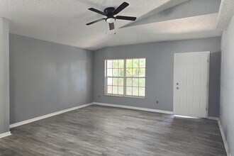 1015 Queen St S in St. Petersburg, FL - Building Photo - Building Photo