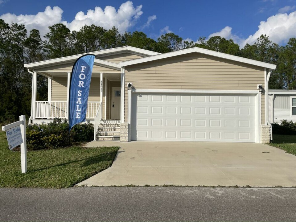 34651 Robins Song Rd in Zephyrhills, FL - Building Photo