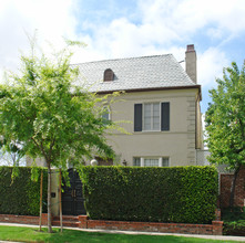 157 S Crescent Dr in Beverly Hills, CA - Foto de edificio - Building Photo