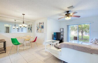 9987 87th St N in Largo, FL - Building Photo - Building Photo