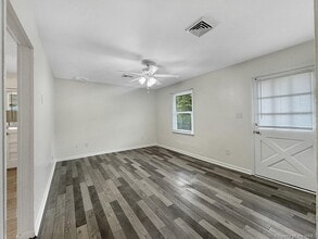 105 Walker Dr in Williamsburg, VA - Building Photo - Building Photo