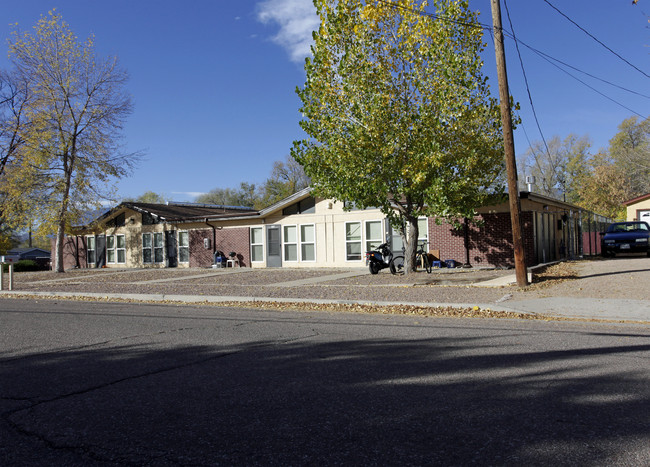 2640 E Monument St in Colorado Springs, CO - Foto de edificio - Building Photo