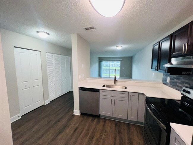 2556 Woodgate Blvd in Orlando, FL - Building Photo - Building Photo