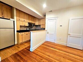 195 Winthrop Rd, Unit 16 in Brookline, MA - Building Photo - Building Photo