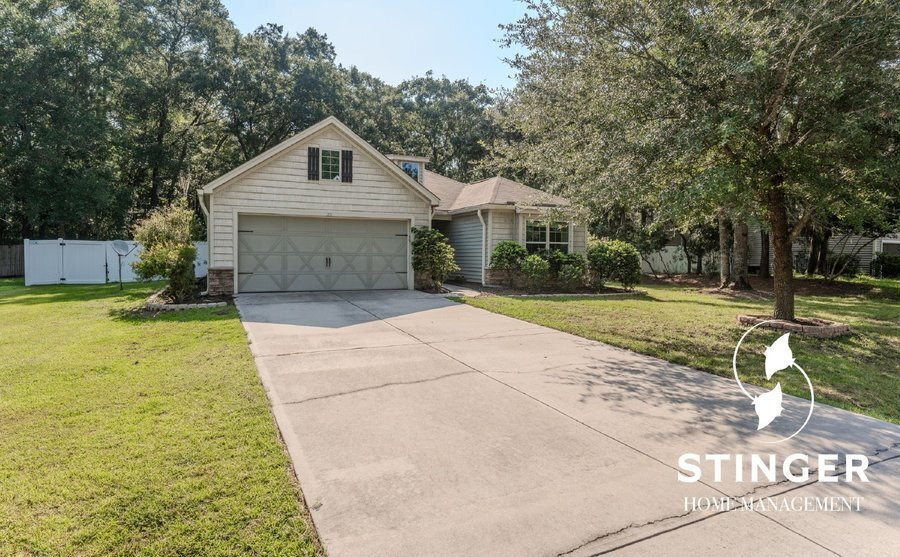 22 Oleander Dr in Ladys Island, SC - Building Photo