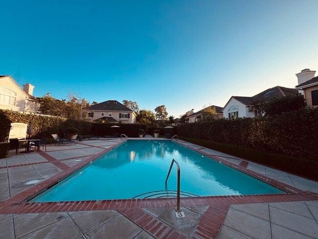 16 Clermont in Newport Beach, CA - Foto de edificio - Building Photo