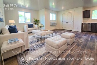 245 W 7th S in St Anthony, ID - Building Photo - Building Photo