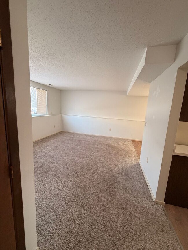 1063 5th Ave NW in Valley City, ND - Building Photo - Building Photo