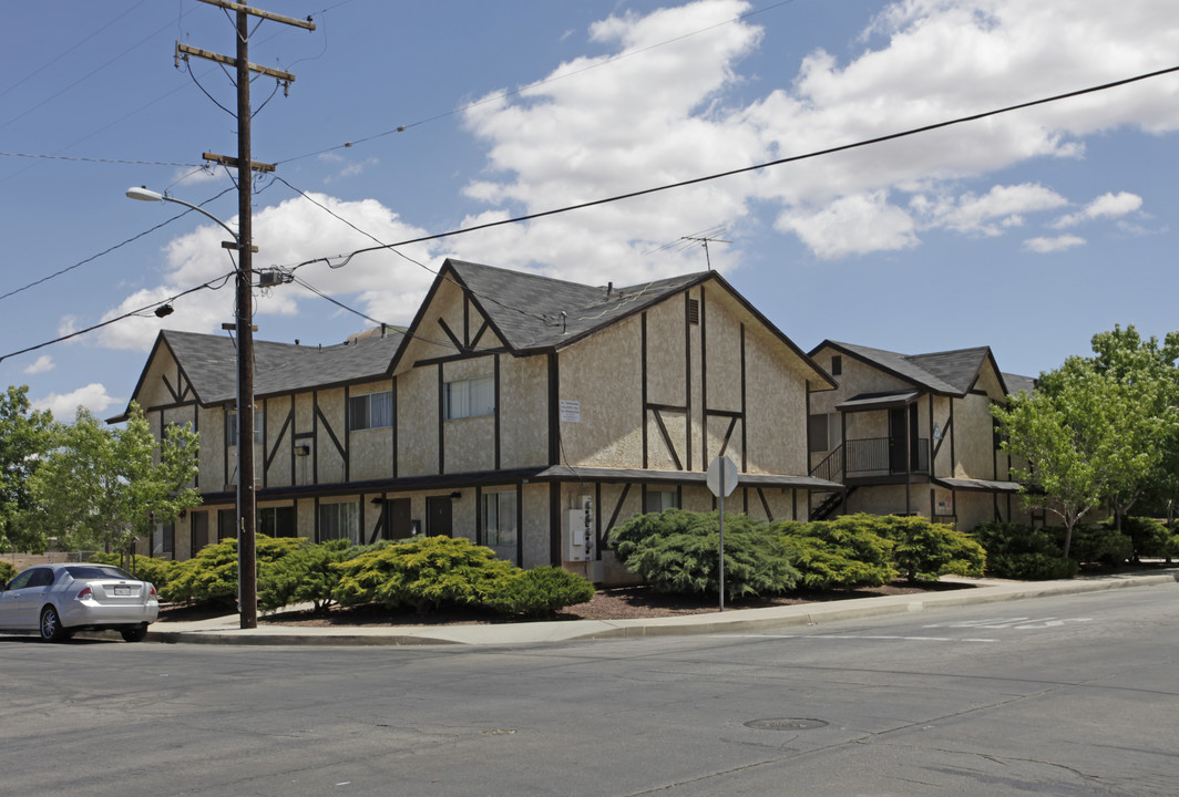 504 E Q-3 S in Palmdale, CA - Building Photo