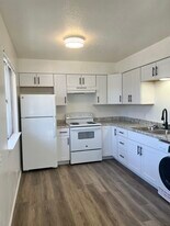 12205 Haines Ave NE, Unit Haines Apartments in Albuquerque, NM - Building Photo