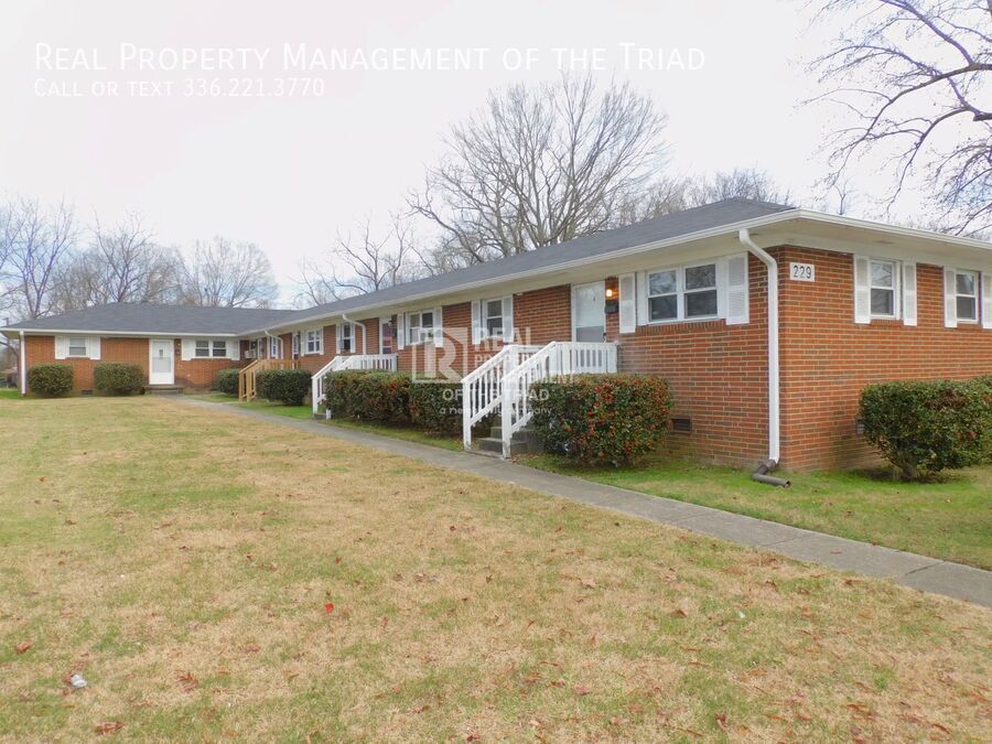 229 S English St in Greensboro, NC - Building Photo