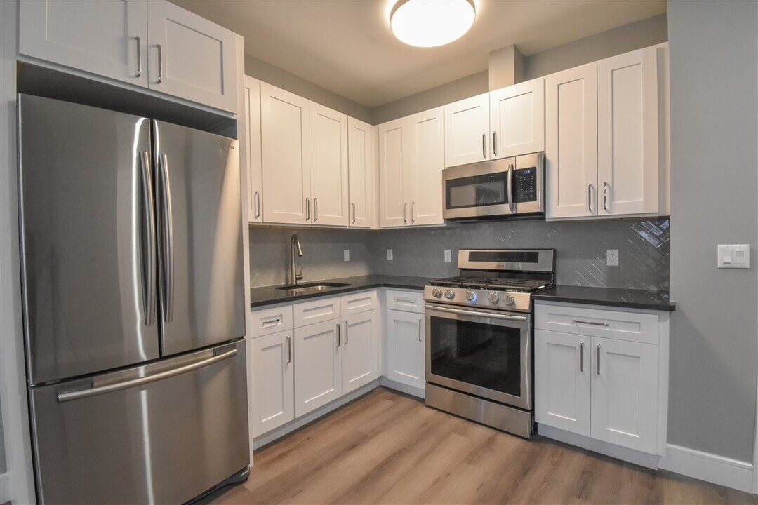 4201 Bergen Turnpike in North Bergen, NJ - Building Photo