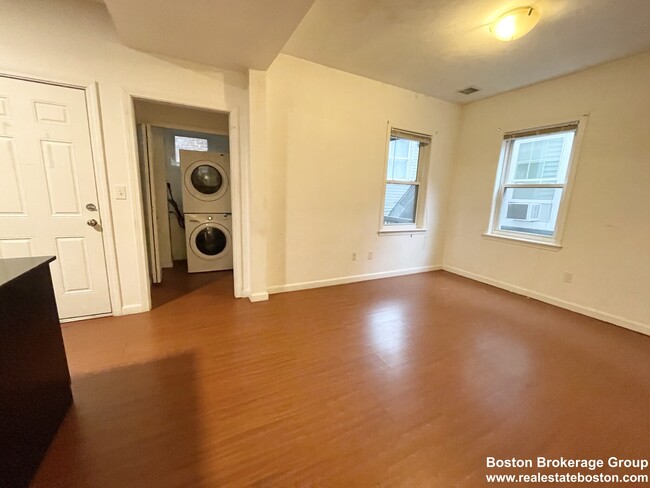 93A Hillside St, Unit #2 in Boston, MA - Building Photo - Building Photo