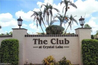 8534 Charter Club Cir in Ft. Myers, FL - Foto de edificio - Building Photo