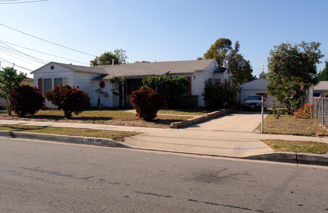 3660 W 106th St in Inglewood, CA - Building Photo