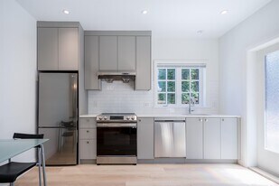 3887 W 15th Ave in Vancouver, BC - Building Photo