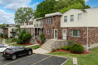 Continental Manor Condos & Townhomes in New Windsor, NY - Building Photo - Building Photo