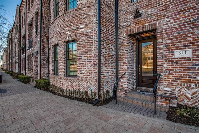 property at 511 S Cesar Chavez Blvd