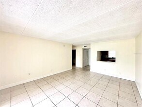 2830 Somerset Park Dr in Tampa, FL - Building Photo - Building Photo